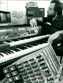 1982 MESSEN FUN MUSIC FAIR FUPCJA MESSE FRANKFU - Vintage Photograph