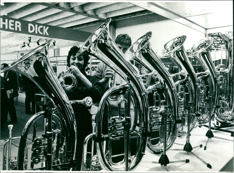 1985 MUSIC FAIR EXHIBITS WHICH ALMOST KEYSTONE - Vintage Photograph