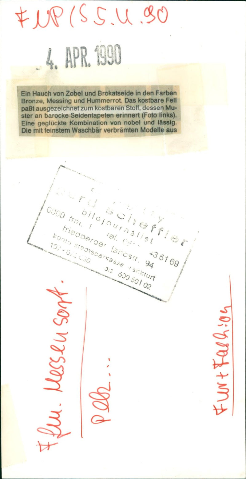 1990 FOGUE TESTS PELZUESSE CONTINUE FUR FASHION TOUCH SAND AND BROCADE NOBEL - Vintage Photograph