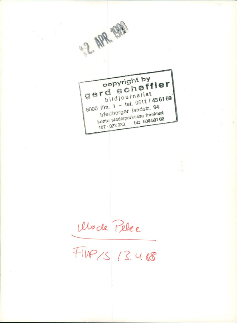 1988 FASHION FOGUE TESTS PELZUESSE CONTINUE FUR COP - Vintage Photograph