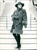 1988 FASHION FOGUE TESTS PELZUESSE CONTINUE FUR COP - Vintage Photograph