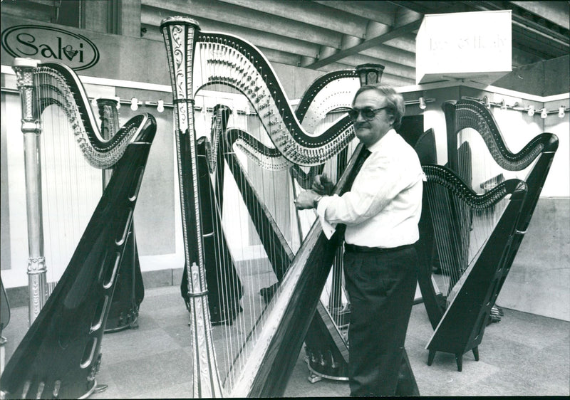 FAIRS MUSIC HOW NUSIKMESSE TADEUSZ DABROVOK PRESSEPOTOGRAPH SCHWIN - Vintage Photograph