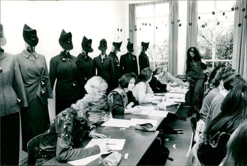 SCHOOL BEKLE JOCHEN FILM UFOTOPROTEIN WITTELSBACHERALLA FRANKFURT BANK - Vintage Photograph