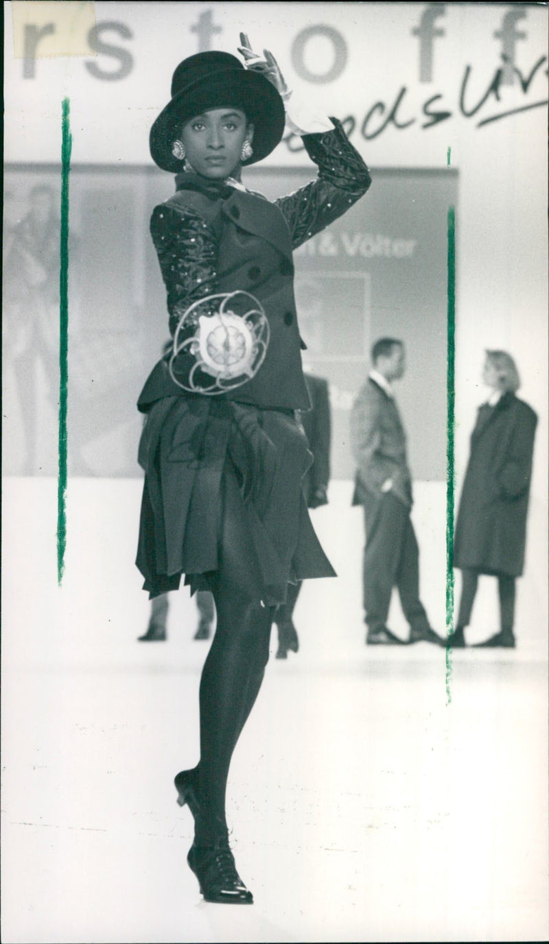 1989 SCHOOL BEKLE PHOTO PRODUCTION WITTELSBACHERALLEE FRANKFU FILM - Vintage Photograph