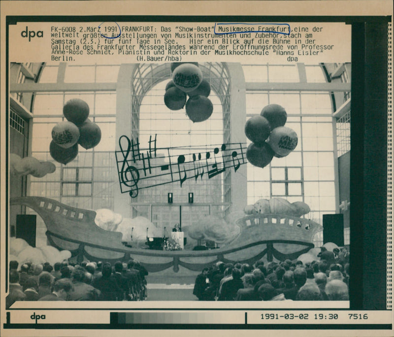 1991 FLUE NESSEU MUSIC FAIR BOAT MUSIKMESSE FRANKFURT SATURD - Vintage Photograph