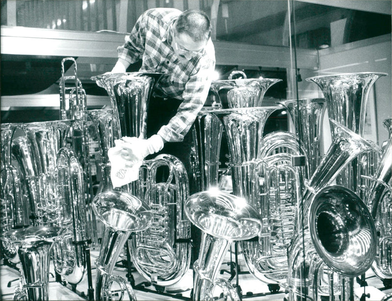 FLUE NESSEU MUSIC FAIR FNP FRANKFURT OPENED POWERFULL - Vintage Photograph