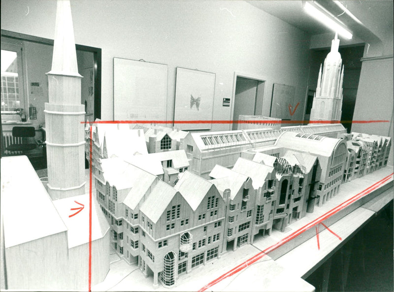 ROMATRY MOCHELLE ROMERBERG MODELS AND MODE - Vintage Photograph