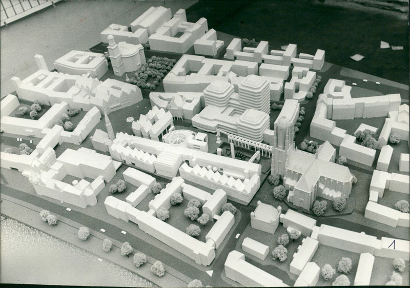 ROMERBERG MODELS FISSILE HIS LLUNG DOM ROMIN VER FRANLA PUBLISHING PEN - Vintage Photograph