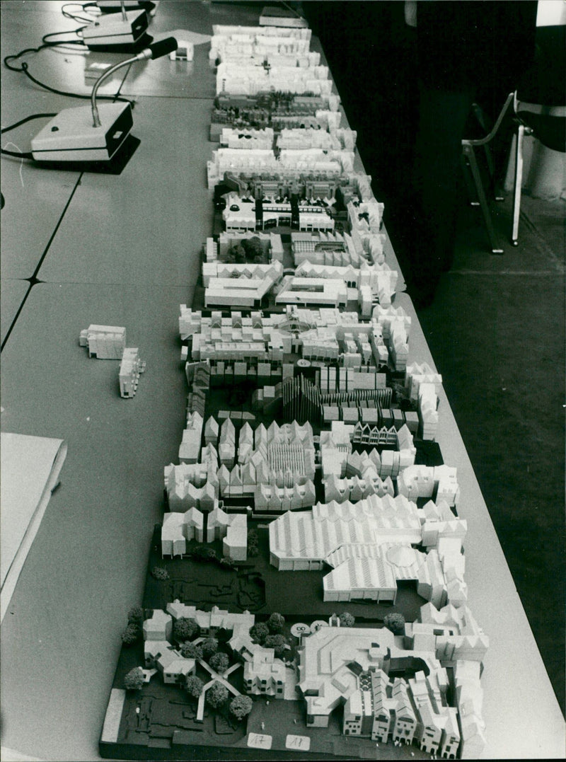 ROMERBERG MODELS FRANE PUBLICATION INDICATION RONIN DAN MODE THL - Vintage Photograph