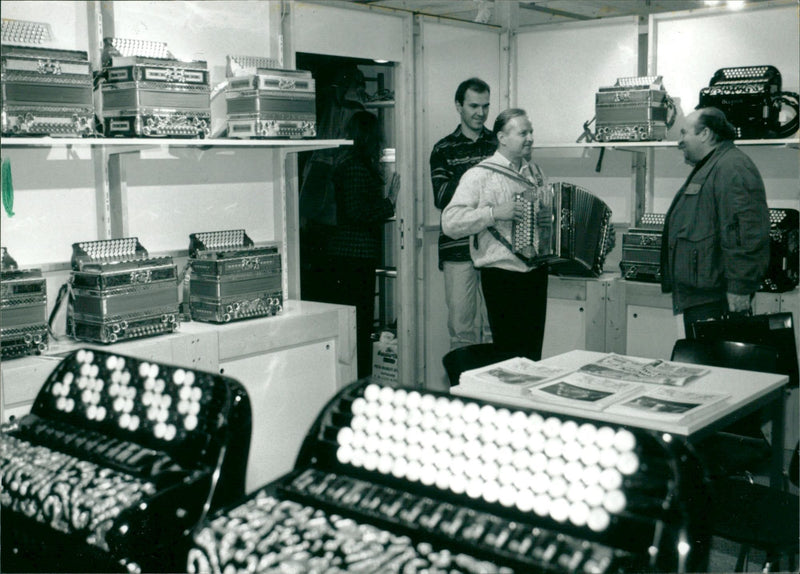 1995 FLUE NESSEU MUSIC FAIR MOST POPULAR EVENTS - Vintage Photograph