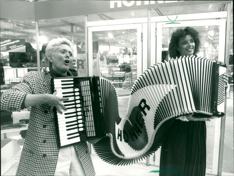 1994 FLUE NESSEU MUSIC FAIR NEW COMPANY STRUCTURE WHICH CURRENT ANNUAL - Vintage Photograph