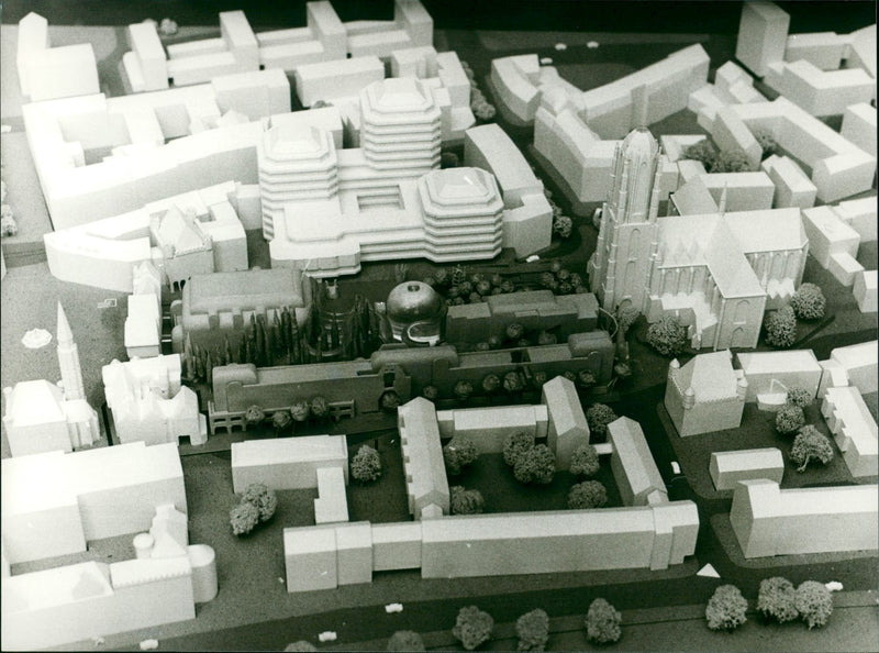 ROMERBERG MODELS FOTOPOPEN GERMAN PHOTOGRAPHY COMPANY BASED FRANKFU - Vintage Photograph