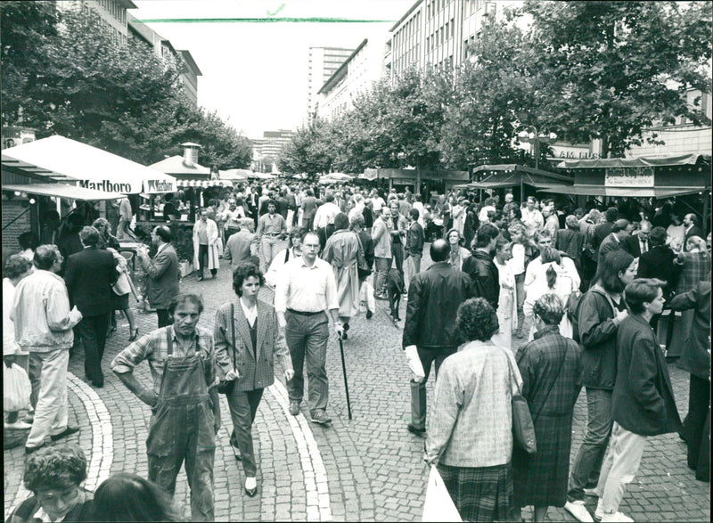 1986 STRAEN STRASEN SREGASS WINE FESTIVALS BIGGEST FESTIV FILM - Vintage Photograph