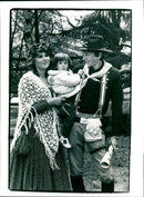 1985 CLUBS WESTERN VARIOUS ENTIRE FAMILY LIKE WILDWEST MOVIE UWE FILM - Vintage Photograph