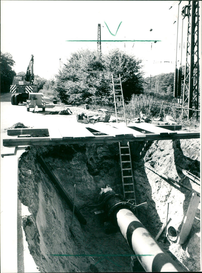 ROAD CONSTRUCTIONGH WATER PIPE AGAIN NETE NEVERTHEL FILM - Vintage Photograph