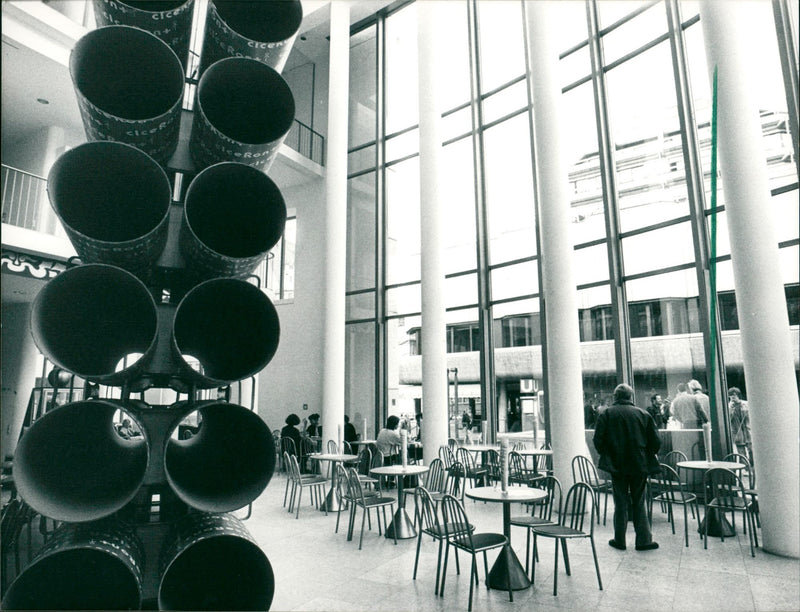 1989 UNSTHALLE RION CAFE FRANKFURT LOOKS BARN WITTELSBACHER FILM - Vintage Photograph