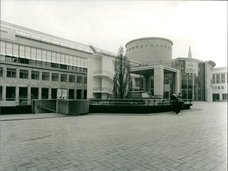 1986 STALLE OTHER INSIDE ALMOST COMPLETELY DESTROYED STOHON FILM PETER - Vintage Photograph