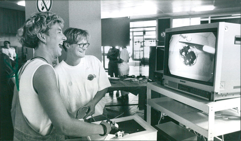 1994 KENHAUSER ERSITATSKLIN PRESSURE HIGH CLINIC LOOKS BLOOD MAYBE TOO DISP PETER - Vintage Photograph