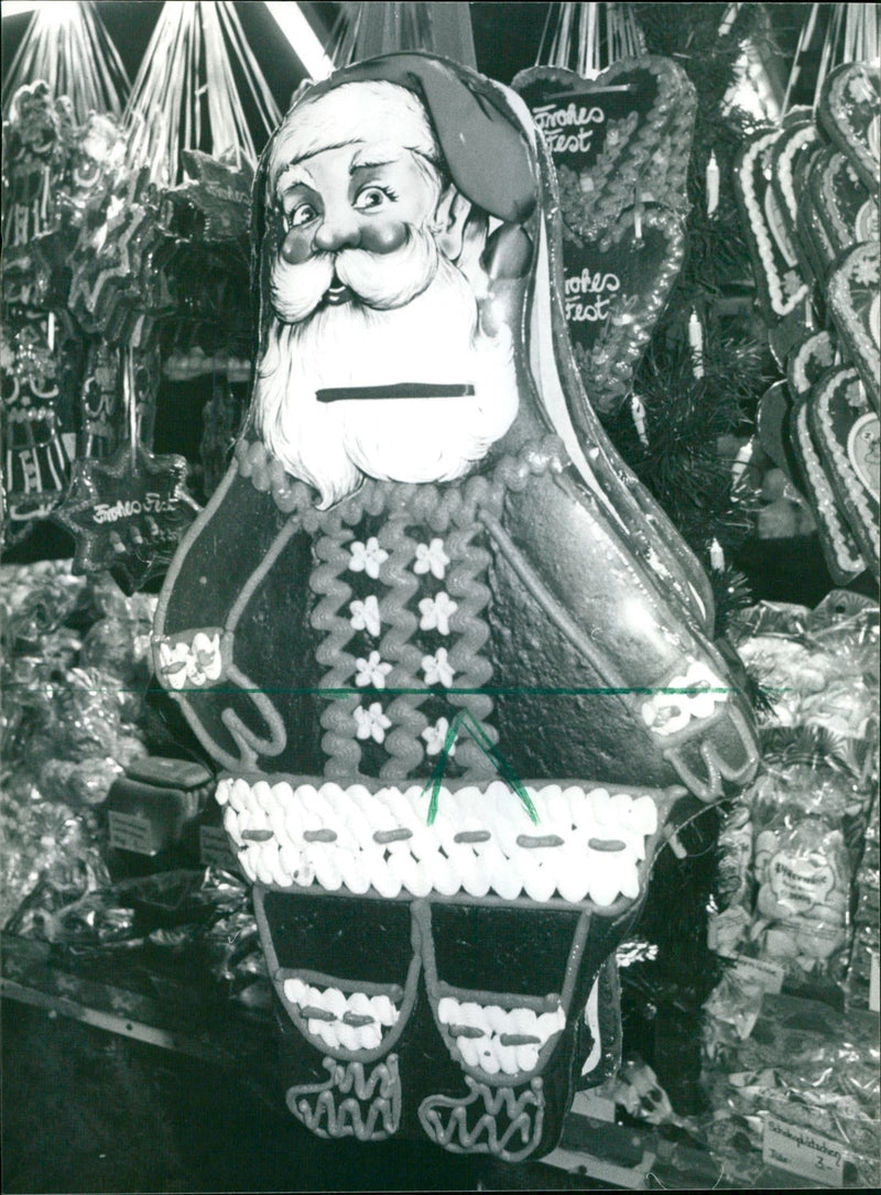 HEIE MAROMI PHOTO PRODUCTION WITTELSBACHERALLEE FRANKFUR FILM - Vintage Photograph