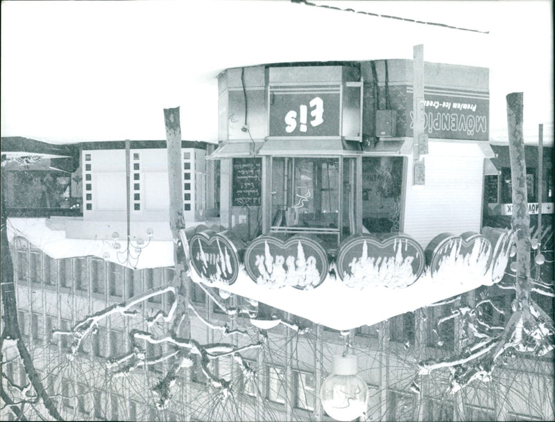 WINTER MOST POPULAR FILMS FILM BASED - Vintage Photograph