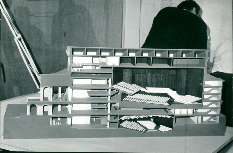 1969 REBUILD MODEL OPERAS HAND OPERA NEW - Vintage Photograph