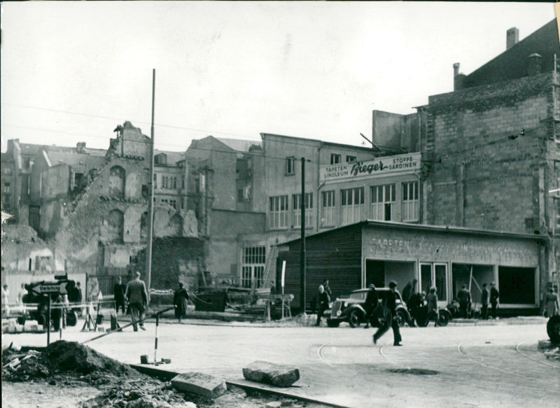 WIEDERA FRANKFURTER ECONOMY PROVINCE POLITICS SIGNATURE MOTIF SEDLL - Vintage Photograph