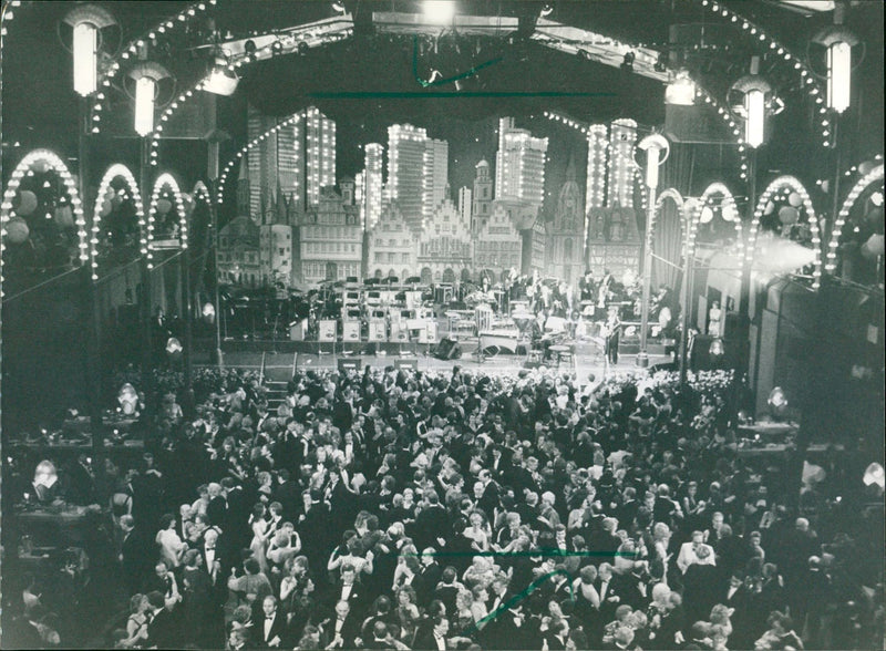 1987 HLDE OPERA BALLET BALL GUESTS CELEBRATED FRANKFUR FILM - Vintage Photograph