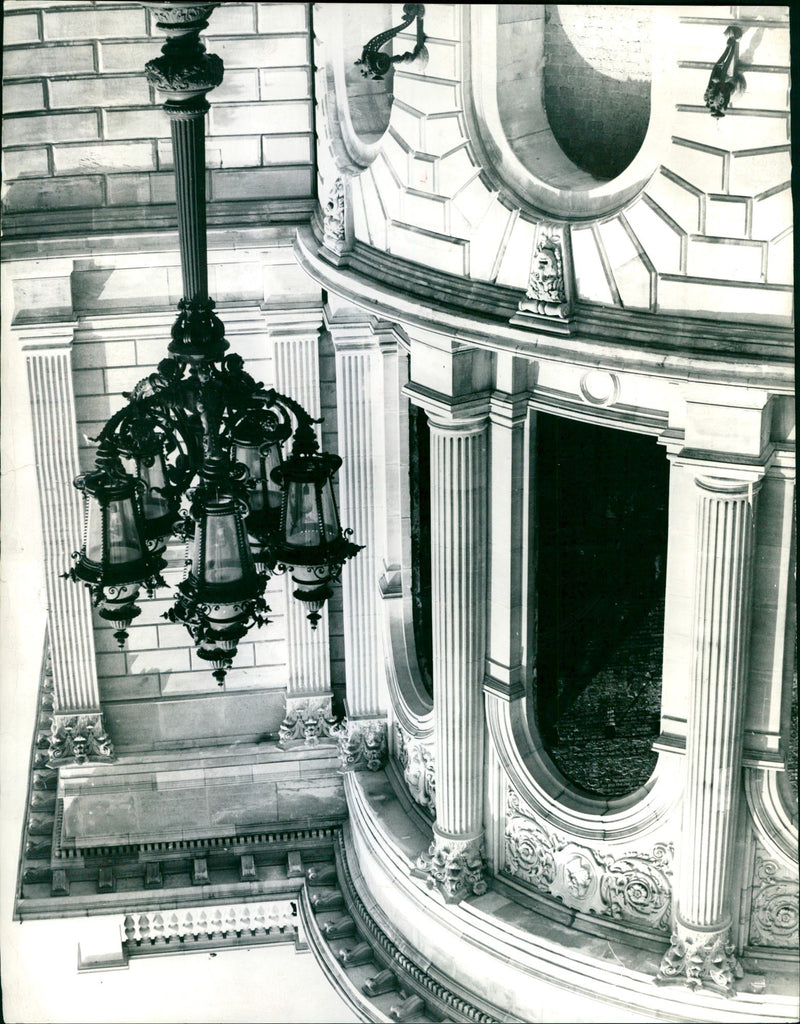 KONIG CLOCK FEUILLETON FRANKFURT BILDBESTELLUNG ECONOMY AVERABEAK SIGNATURE - Vintage Photograph