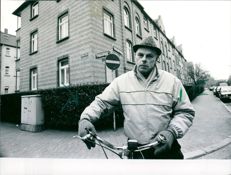HOUSING JUST PERCENT HAS CHARISM AND WOMANS PEN INHABITANTS FILM - Vintage Photograph