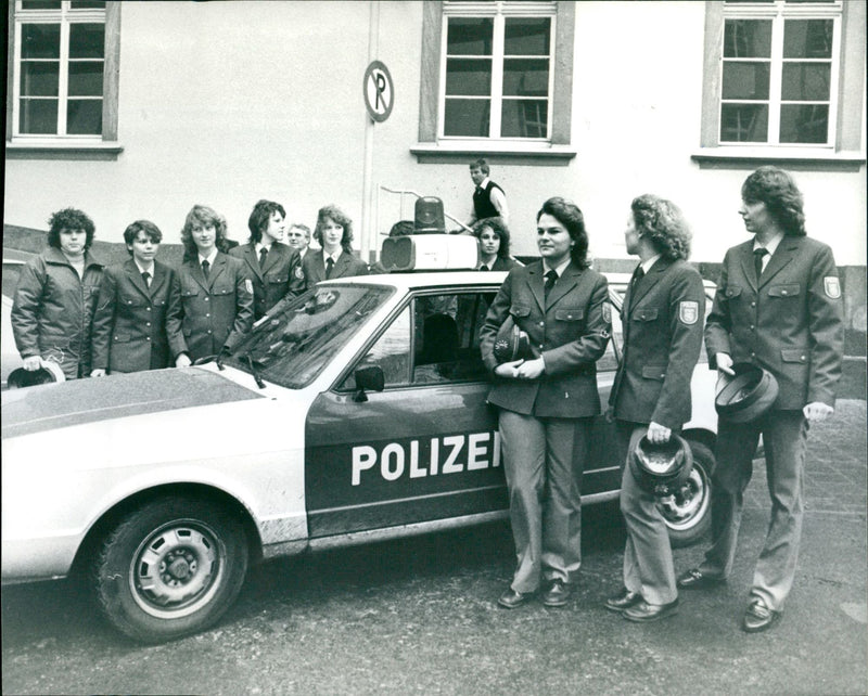 1983 POLICE PROTECTION POLICY INP SHAAT HEITL POLIRISTS FILM HAFN MIX - Vintage Photograph