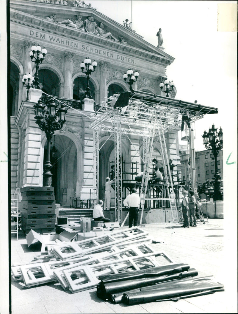 HOUSE RUNDFUM RADIO OLD OPERAS OPON FILM - Vintage Photograph