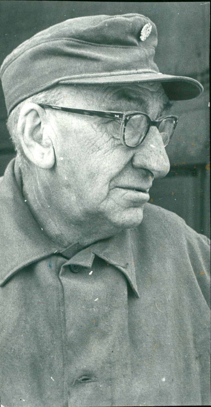 JOSS BUMBUA ZIUASJAD BIS PROBE VERMISCHTES MILLE SIGNATURE HAUNTA AUS - Vintage Photograph