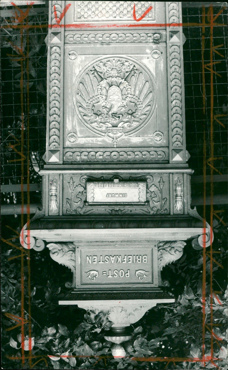 1972 MUSEUMS POSTMUSEUM GEBAU MODELS FIVPISI YOSAE - Vintage Photograph