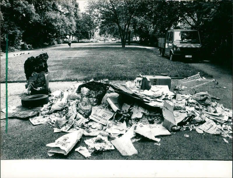 ZULL FULLBERGE TUILLEIMER PARK BIS MACHEN YESTERDAY FRANKENSTLE BLOUSE FILM - Vintage Photograph