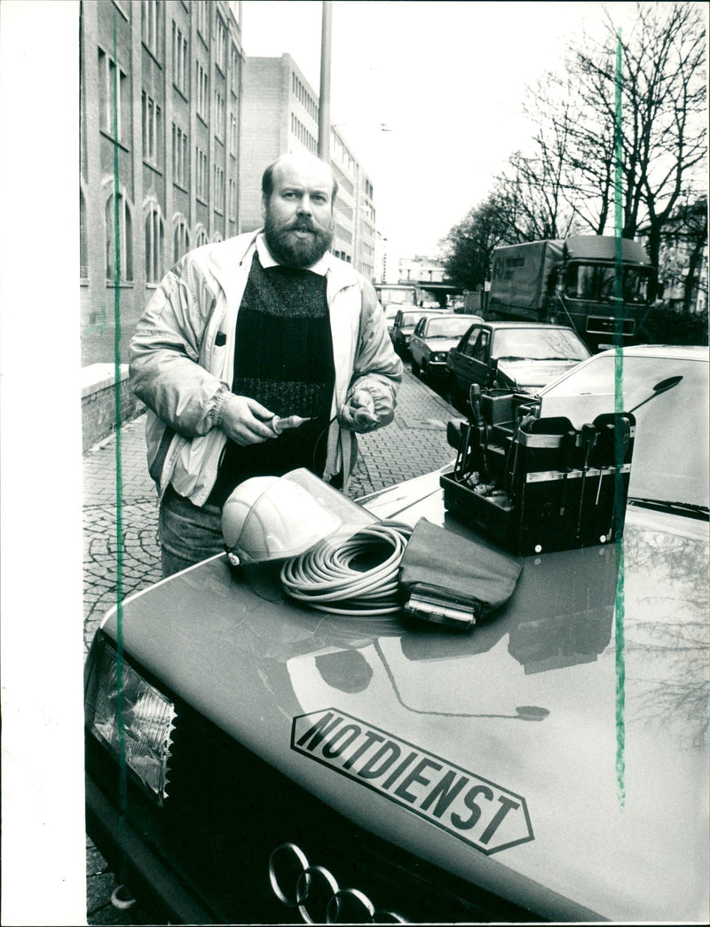 1989 EMERGENCY SERVICE ELECTRODIENS HOLMER WEFERS ELEKTR FILM - Vintage Photograph
