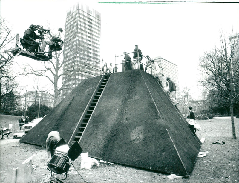 1991 EXPLOITATION PRESS CYCLING ZEUDE PYRAMID MULL FILM - Vintage Photograph