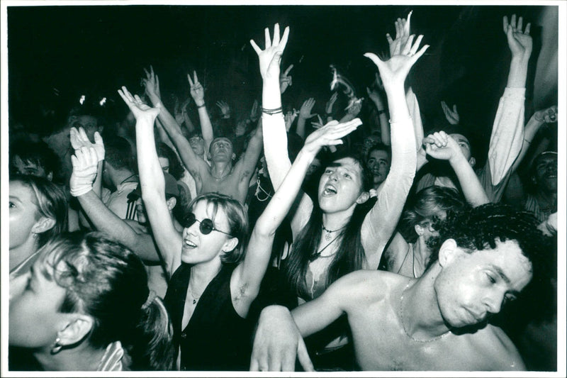 ZUSIK MUSIKVER KATHARINEI BICHE THERE PARTY THEATER AND KATHAR - Vintage Photograph