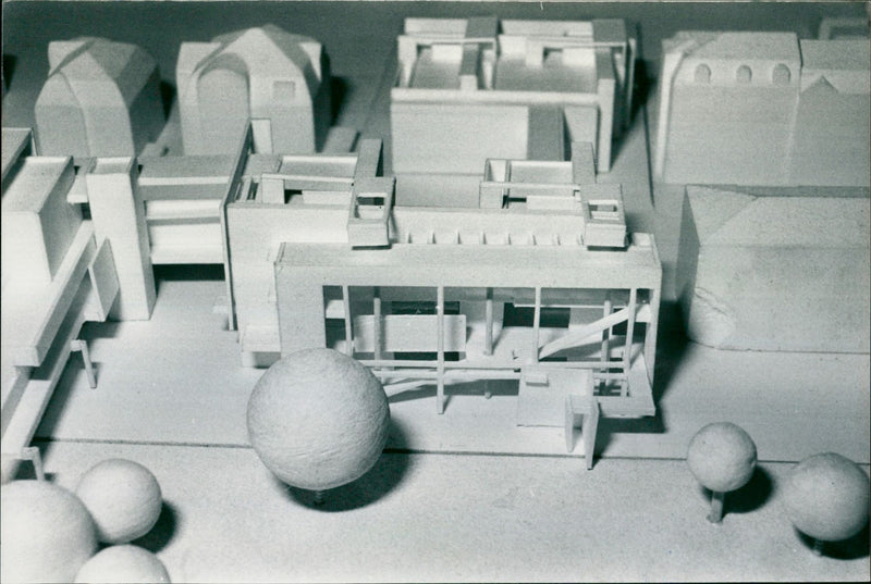 1988 MUSEUMS VOLKERKUNDE BUILDING MODELS LOT HOWEVER PARK PUNO - Vintage Photograph