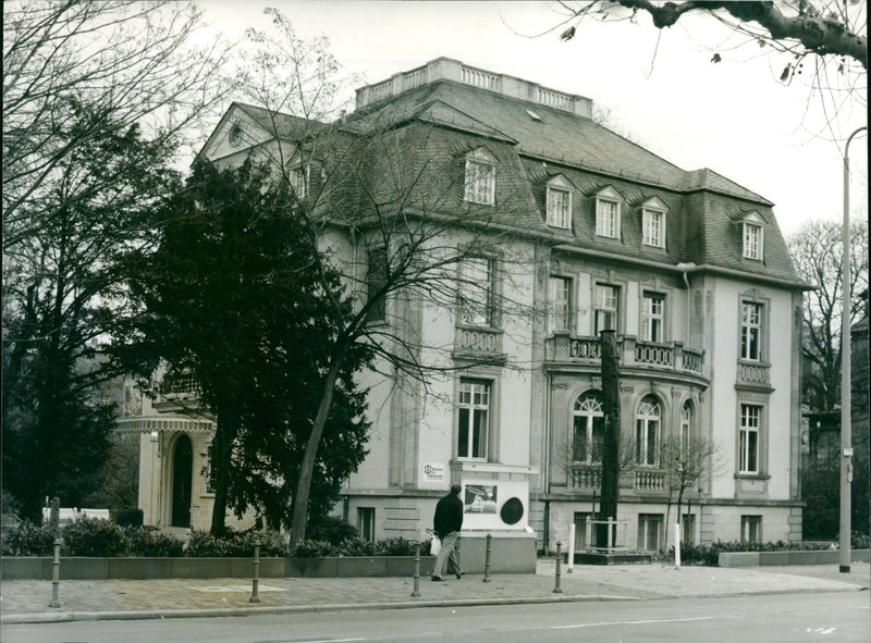 1986 TUSEEN VOLKERKUNDE BUILDINGS NUSSTELLUNG DEVELOPMENT HESSISCHER FILM PETER - Vintage Photograph