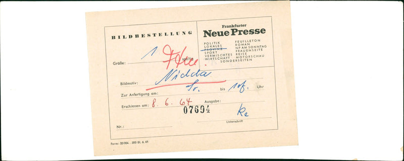 NIDDA MIDDA IMAGE MOTIF CLOCK MADE ISSUE SIGNATURE - Vintage Photograph