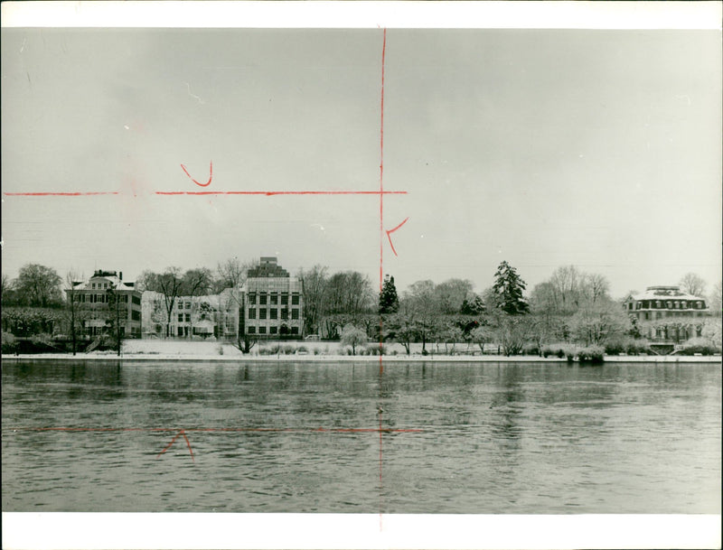 MUSEUMS KUNS SEBAUDE AUER MODELS DERET FUE SECURIS VANDHANEL WEES SEITZ - Vintage Photograph