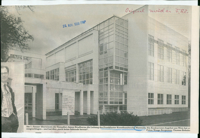 1998 MUSEUMS KUNS SEBAUDE AUER MODELS CANADIAN JAMES BRADBURNE TAKES OVER - Vintage Photograph