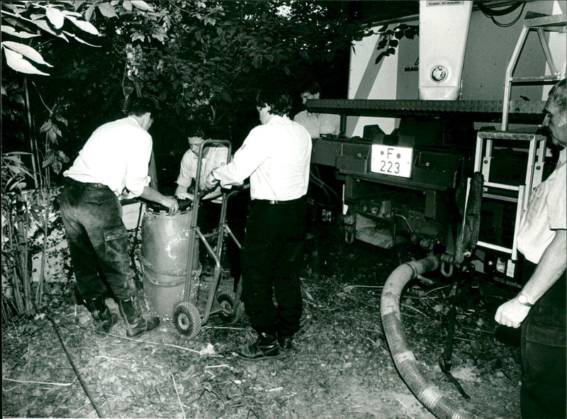 NIDDA COVERED PRAUN ALTARM REINKE DARK EARTHY OTEN DRONE HIT FIRE FILM PETER - Vintage Photograph