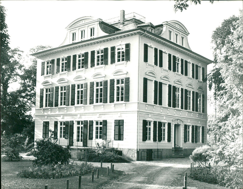 1981 MUSEUMS KUNS SEBAUDE AUER MODELS COUNCIL MONUME OPEN - Vintage Photograph