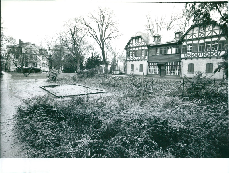 1952 MUSEUMS VOLKERKUNDE BUILDING MODELS STE ATSHEHEN VOLCOKLANDE - Vintage Photograph