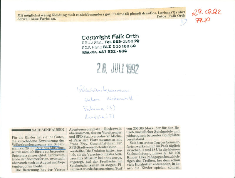 1992 MUSEUMS VOLKERKUNDE BUILDING MODELS SACHSENHAUSEN POA ADVE PARIS - Vintage Photograph