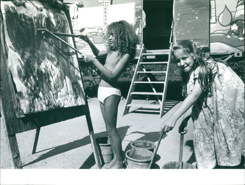 1992 MUSEUMS VOLKERKUNDE BUILDING MODELS SACHSENHAUSEN POA ADVE PARIS - Vintage Photograph