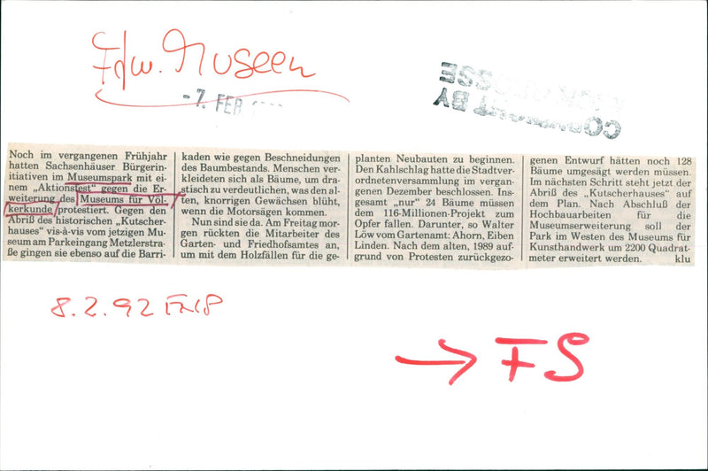 1989 MUSEUMS VOLKERKUNDE BUILDING MODELS PEOPLE NOW GROWN START WHEN WHICH CIRCU - Vintage Photograph