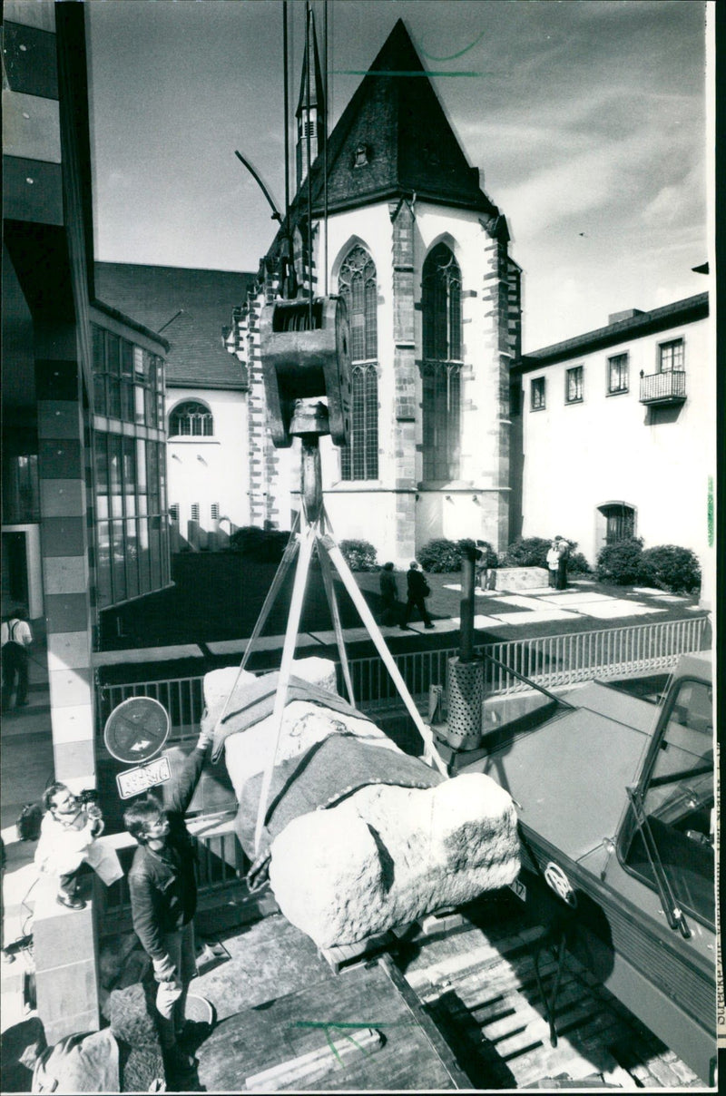 MUSEUMS FRUHGESCHI HAUDE MODELS FRANKFURT NOW CONTEMPLATION - Vintage Photograph