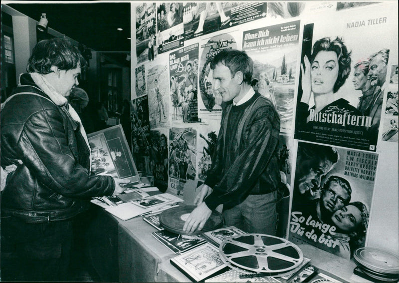 MUSEUMS FILMMUSEUM BUILDING INSIDE HUSSTELLUNGEN LATERNA NAGICA FUP BILDIZI - Vintage Photograph